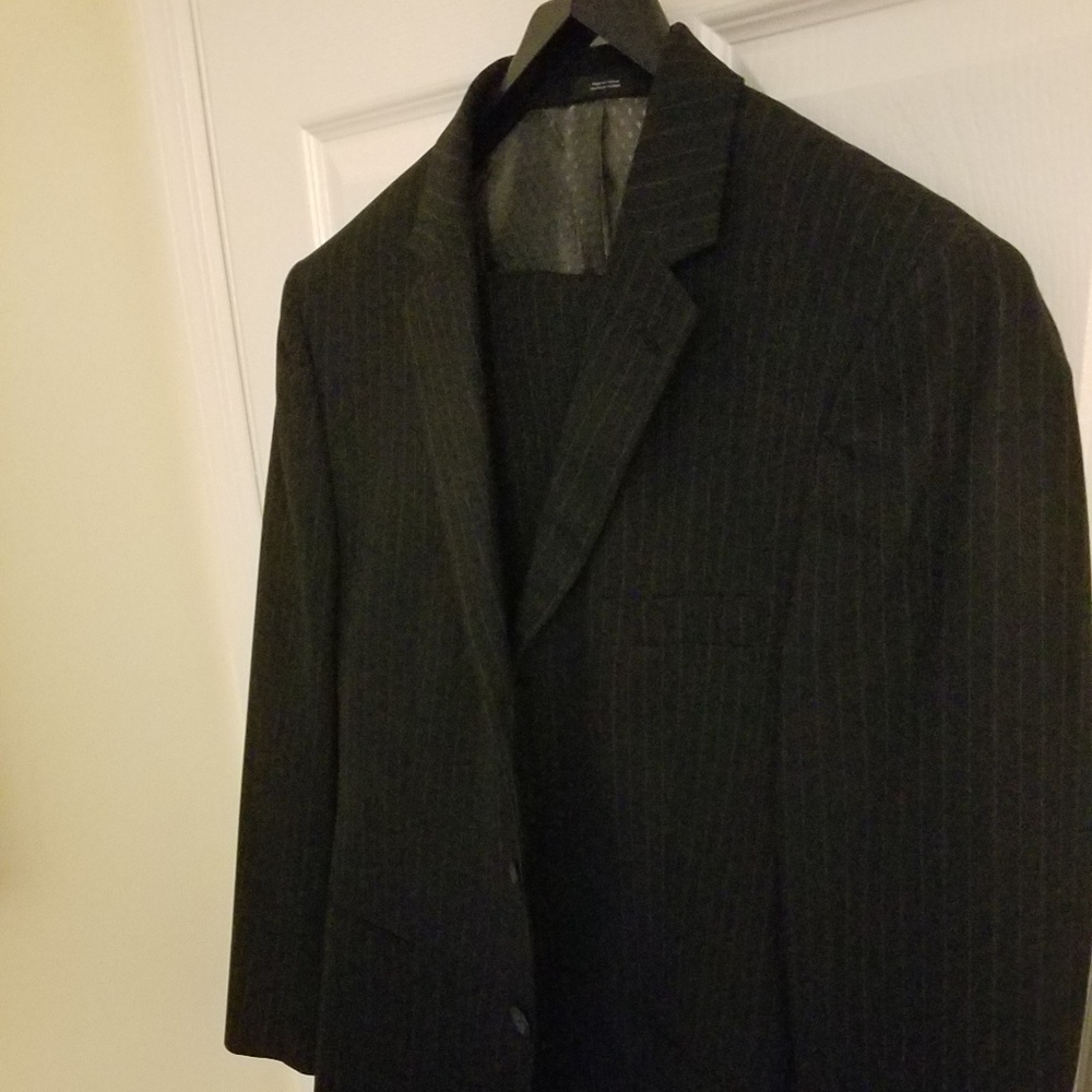 J. Ferrar Pin Stripe Suit / Size M / Pants 32x32